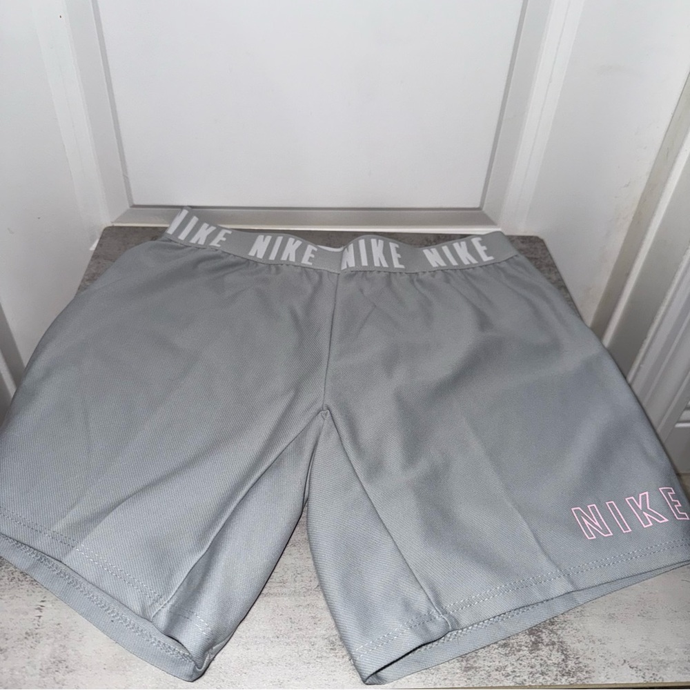 Nike Dri-Fit Trophy Big Kids (Girls) Size M